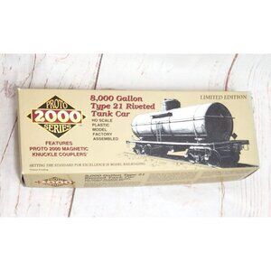 Vintage Proto 2000 Series 8,000 Gallon Type 21 Riveted Tank Car HO Scale Conoco